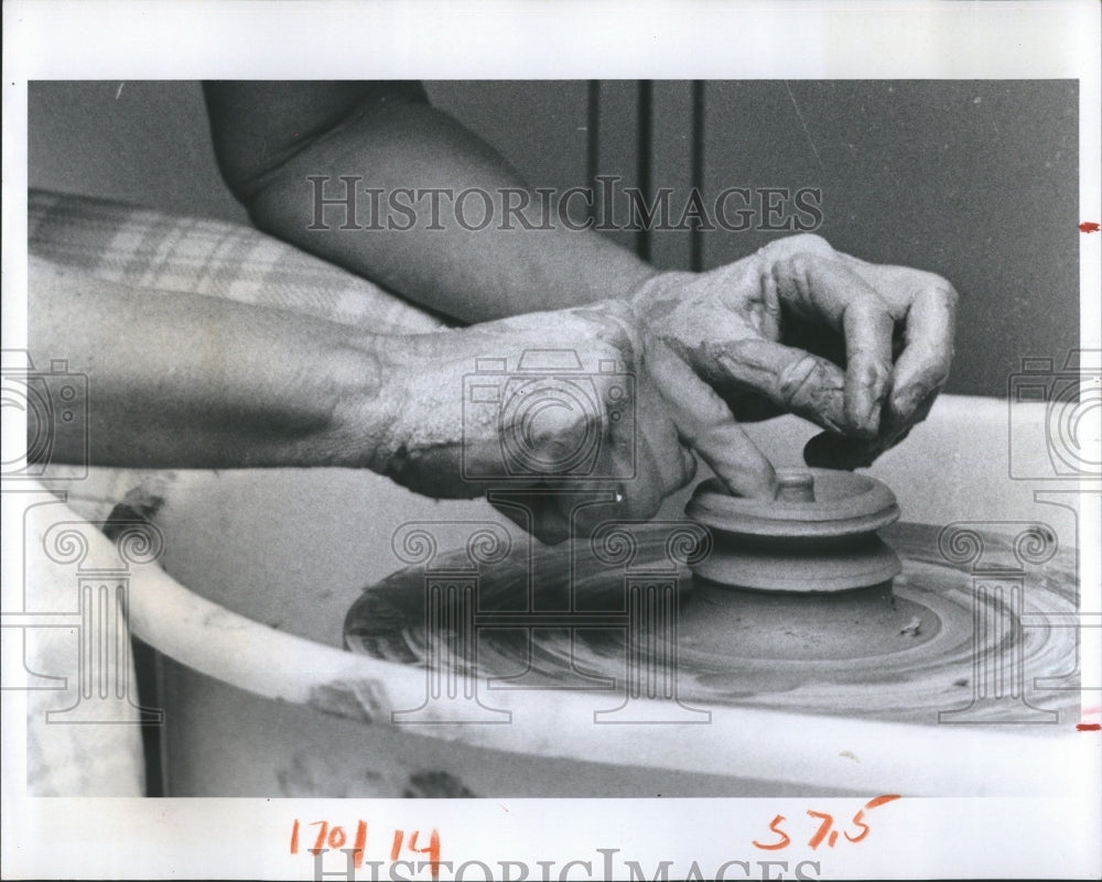 1976 Press Photo Jane King Making Pottery - RSH15915 - Historic Images