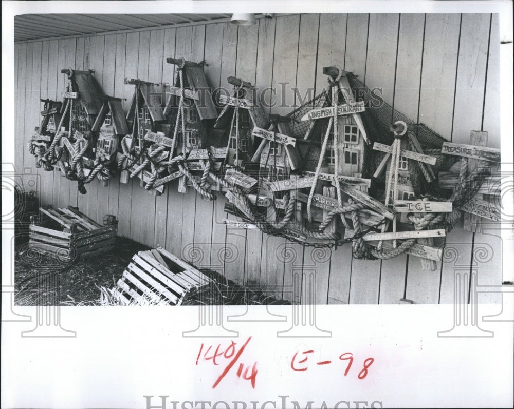 1981 Press Photo Duke Kintz&#39;s Sculpture At Crab Market - Historic Images