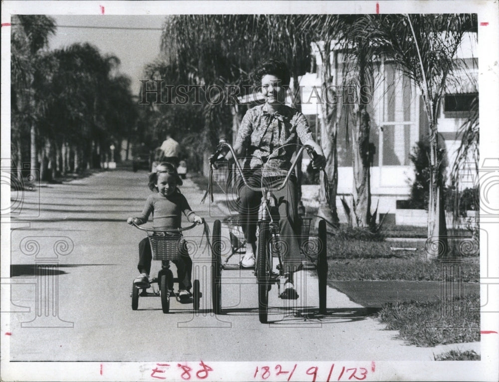 1971 Press Photo A ride in the Hillside Park in Clearwater - RSH15931 - Historic Images