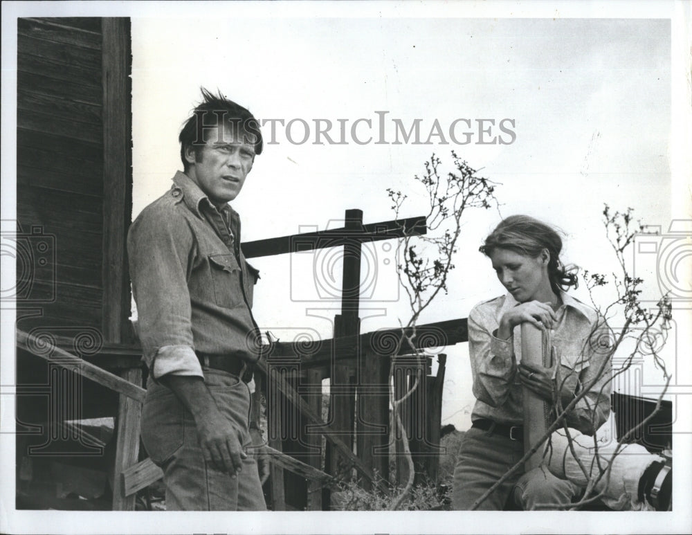 1971 Press Photo Christopher George &amp; Susan Howard in &quot;The Immortal.&quot; - Historic Images