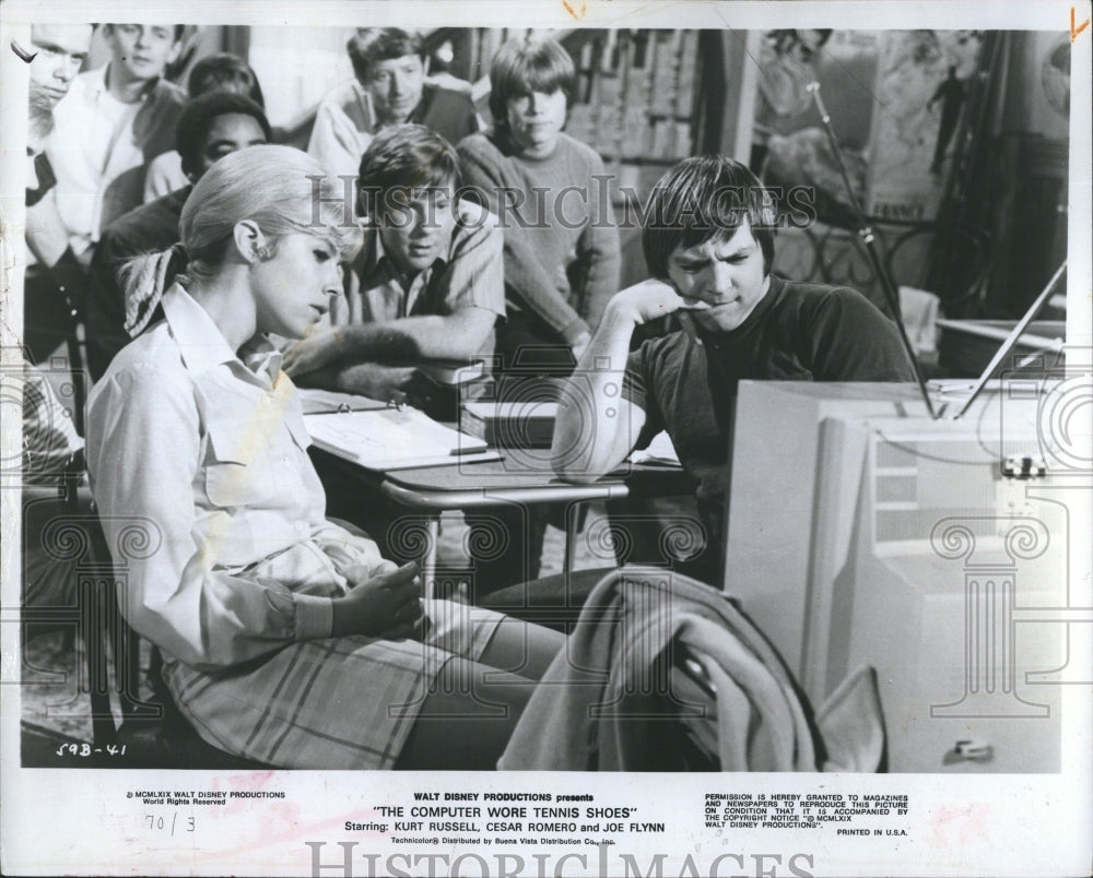 1971 Press Photo Kurt Russell, Joe Flynn in "The Computer Wore Tennis Shoes." - Historic Images