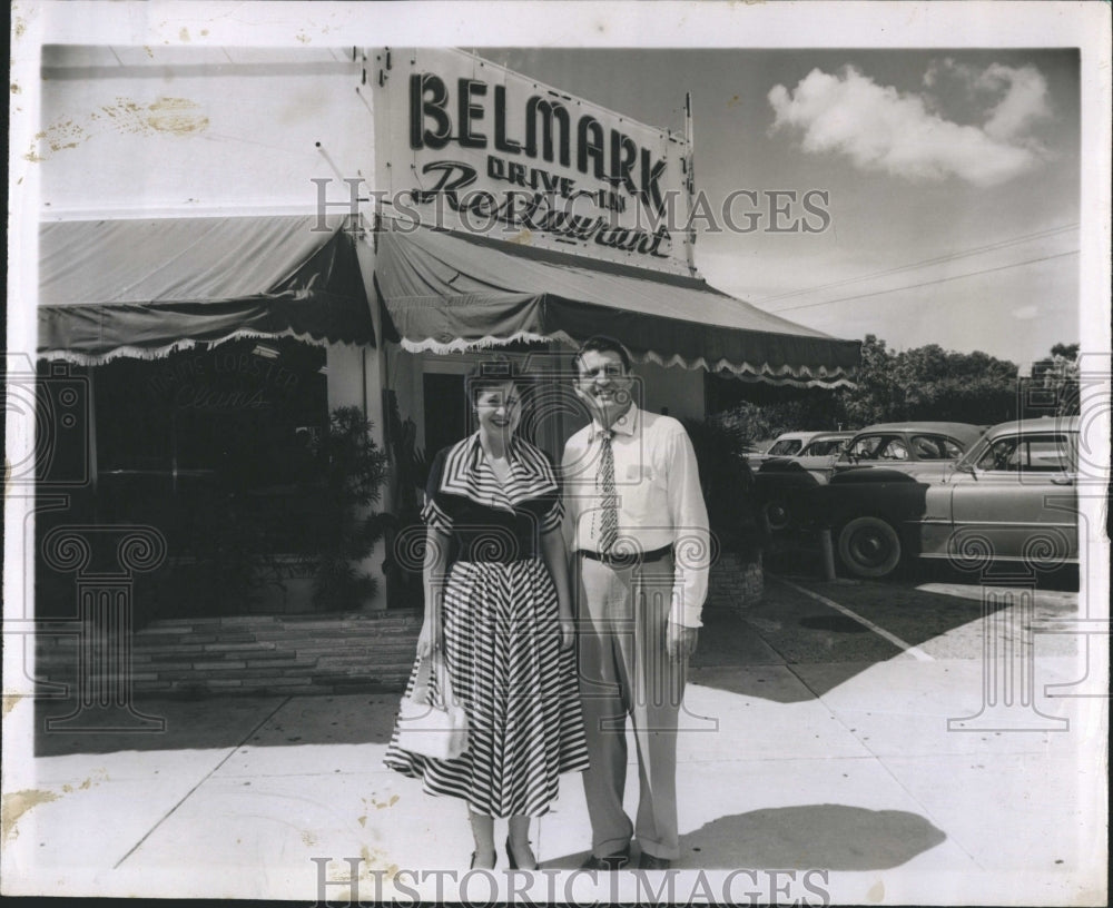 1952 Press Photo Mr. Mrs. Philip W. Kinsman Drive-In Owners - RSH16003 - Historic Images