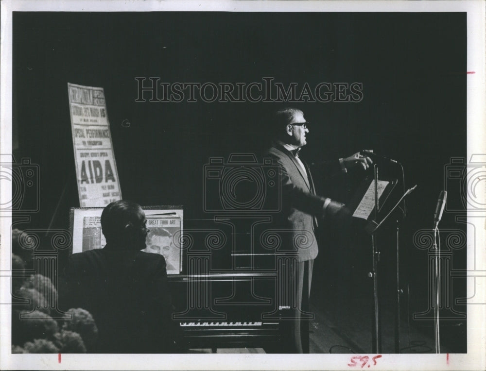 1967 Press Photo Philip Kinsman Singing Bayfront Center Theatre - RSH16005 - Historic Images