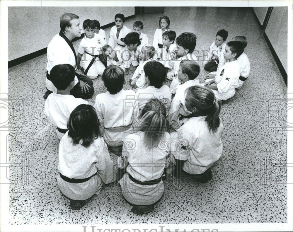 1988 Mike Kinney talks to his advanced karate class.-Historic Images