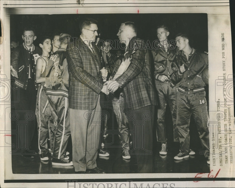 1961 Press Photo Norman Sloan, Jamie Sloan get basketball award. - RSH16037 - Historic Images