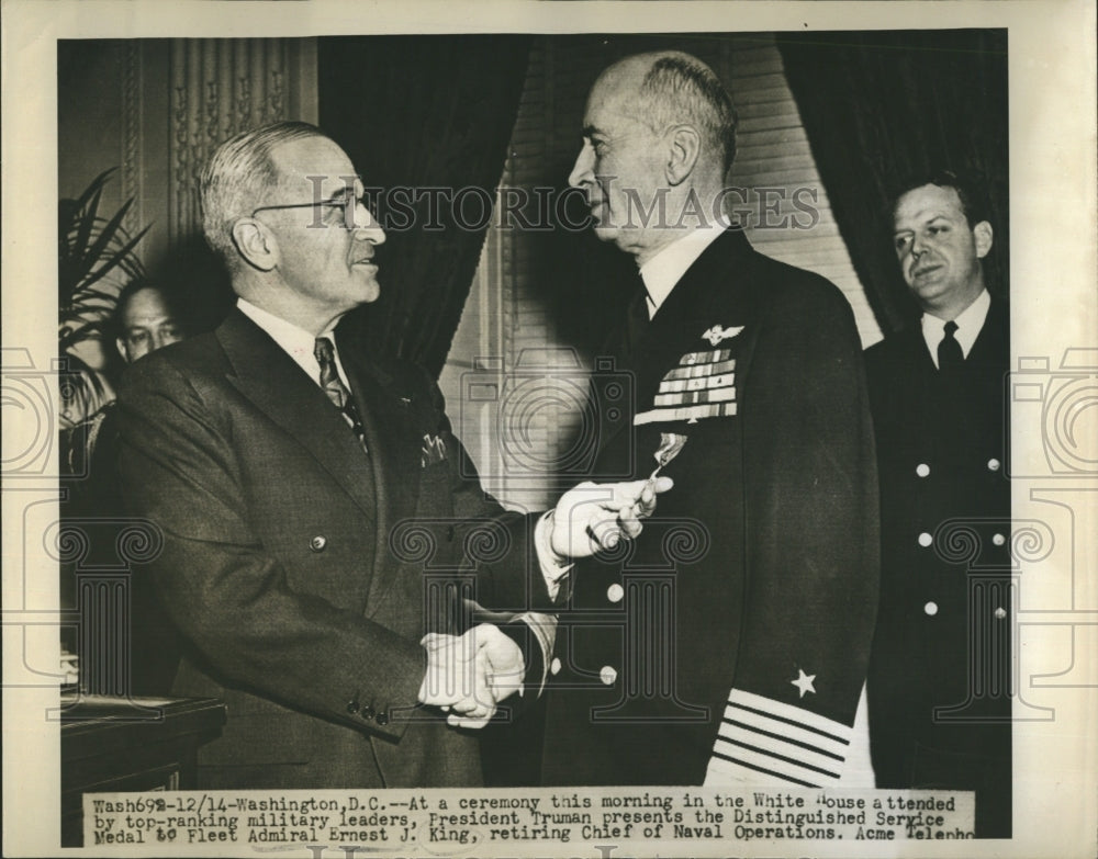 1946 President Truman Distinguished Service Adm. Ernest J King-Historic Images