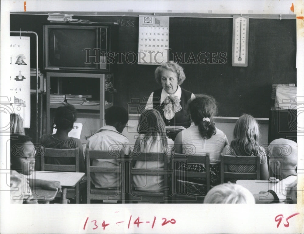 1973 Press Photo Miss Elizabeth King, retiring teacher - RSH16051 - Historic Images