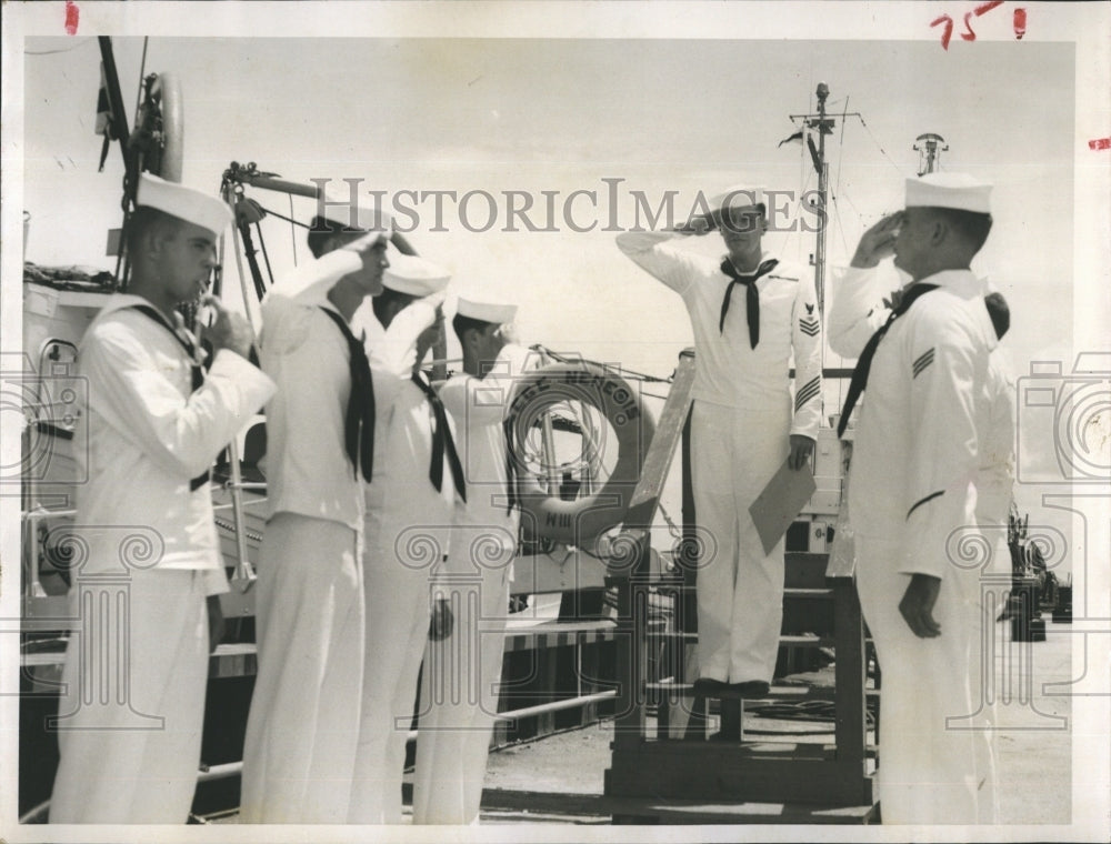 1961 Press Photo CG Radioman 1.C. William H. Kimball retires after 20 years - Historic Images