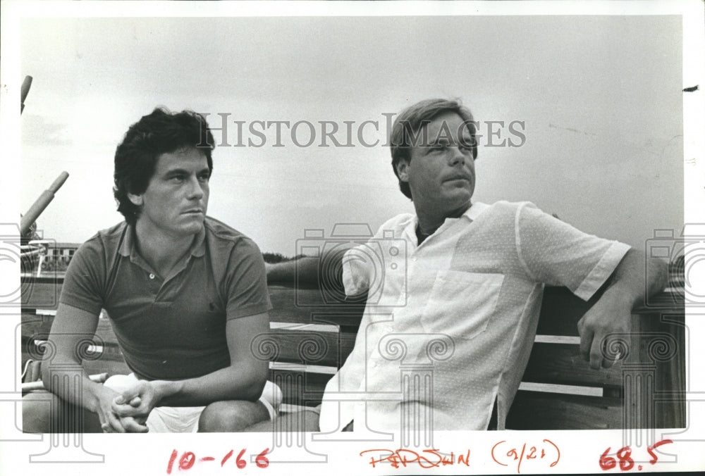 1980 Press Photo Jack Hofsiss, Bob Boykin relax after a day of fishing - Historic Images