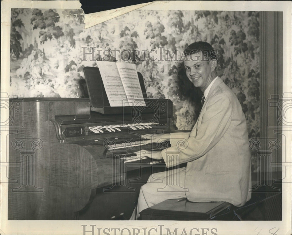 Press Photo Hollingsworth - Historic Images