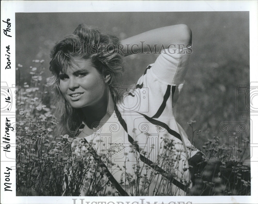 1987 Press Photo Molly Hollinger a finalist in "Seventeen Magazine Model search" - Historic Images