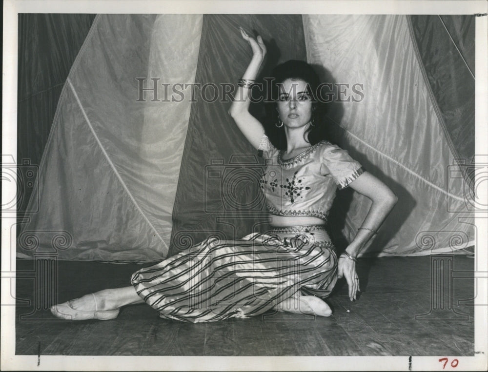 1963 Press Photo Kai Holley plays the native dancing girl in  "The Desert Song" - Historic Images