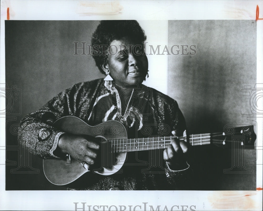 1975 Press Photo Ella Jenkins singer - Historic Images