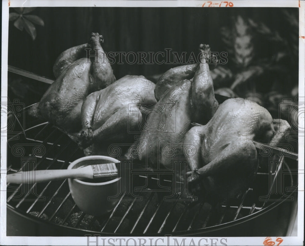 1976 Press Photo Pictured are Cornish hens roasting on a rotisserie. - Historic Images