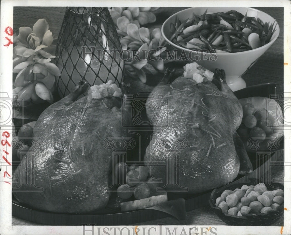 1977 Press Photo Pictured is a Hawaiian themed duck dish. - RSH16557 - Historic Images