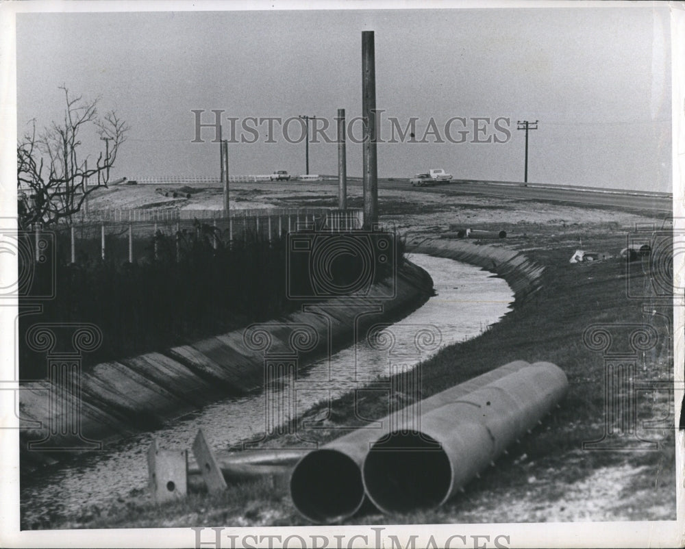 1963 Press Photo Pictured are power lines in Florida. - RSH16629 - Historic Images