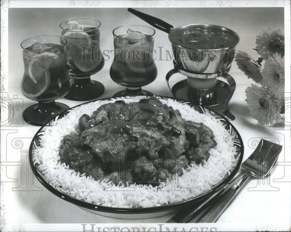 1977 This dish of Chicken Espanol can be made using a mix of chicken-Historic Images