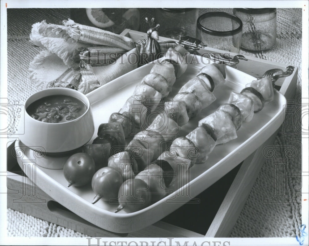 1985 Press Photo Quick Chick Kabobs are made with chicken and fresh vegetables. - Historic Images