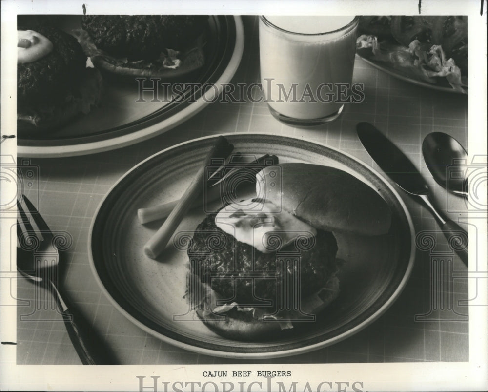 1987 Press Photo Cajun Beef Burgers are made with a mix of five spices. - Historic Images