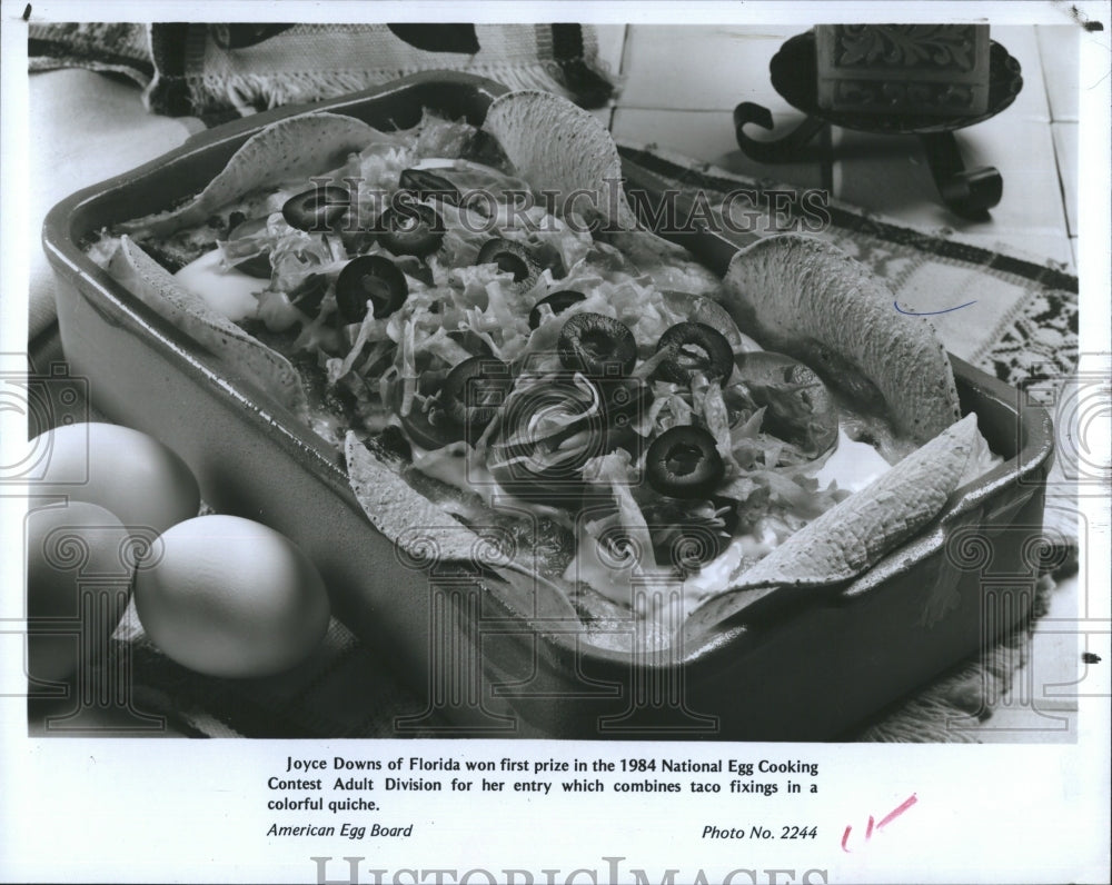 1985 Press Photo Pictured is a quiche made of taco fixings. - RSH16733 - Historic Images