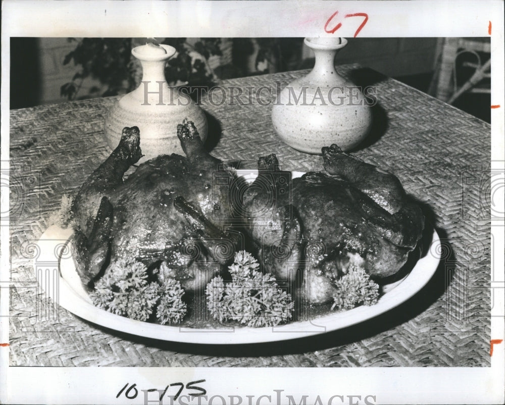 1983 Press Photo Roast cornish hen - Historic Images