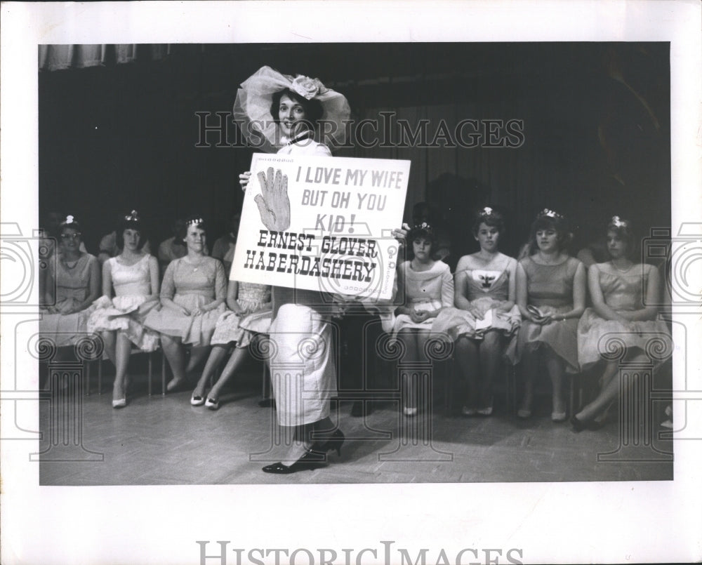 1964 Press Photo Mrs. Robert Gilbert modeling fashion - RSH16805 - Historic Images