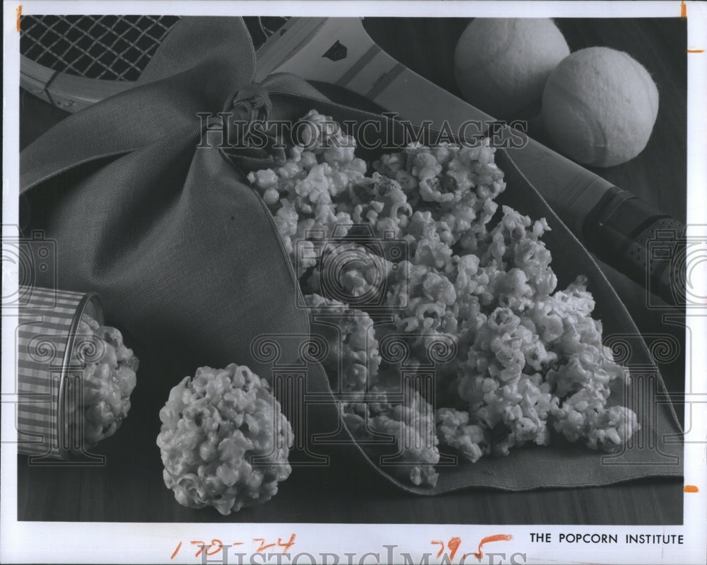 1974 Press Photo Pineapple Popcorn Balls Sure Snacktime Favorite Breakfast - Historic Images