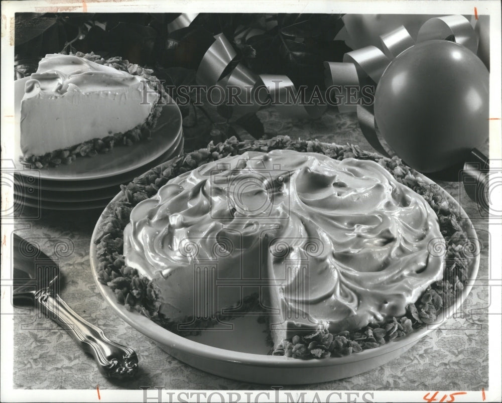 1976 Press Photo Pictured is a pink lemonade pie. - RSH16839 - Historic Images