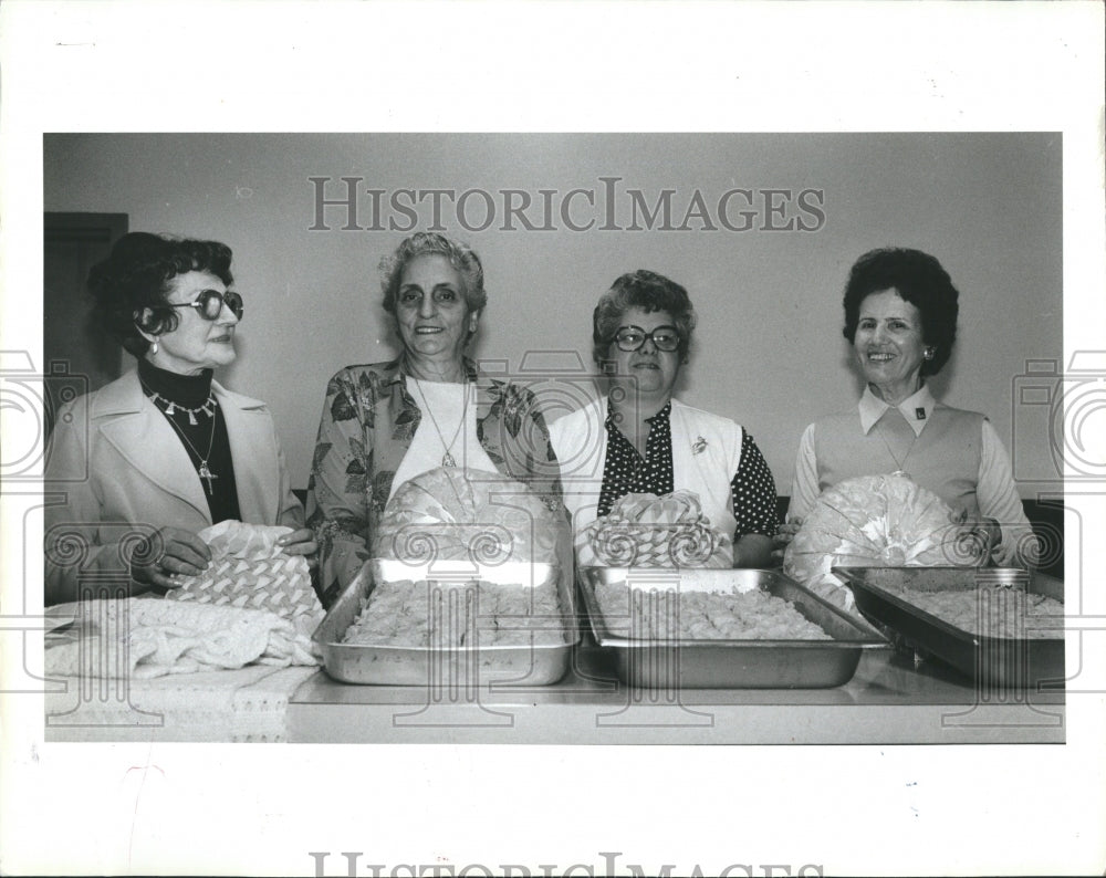 1981 Press Photo Handmade Item Bazaar at St. Nicholas Cathedral. - RSH16933 - Historic Images