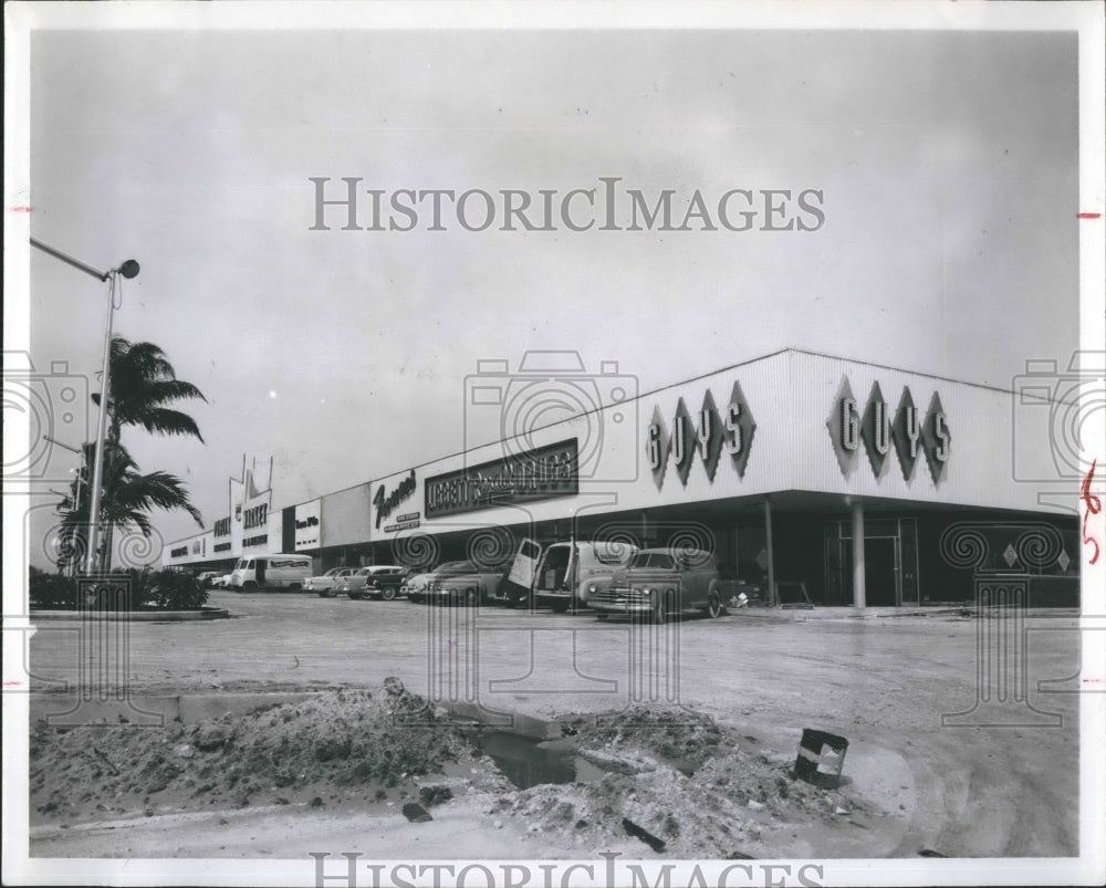 1957 Press Photo Madeira Shopping Center. - Historic Images