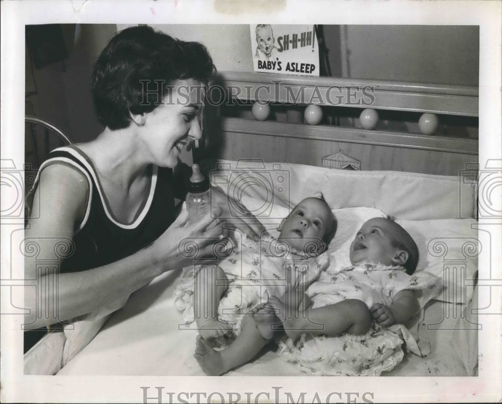 1959 Press Photo Mrs. Ralph Moon and twins. - Historic Images