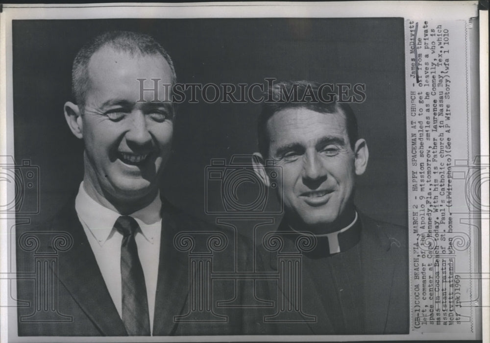 1969 Press Photo Astronaut James McDivitt Apollo 9 Father Laurence Connelly - Historic Images