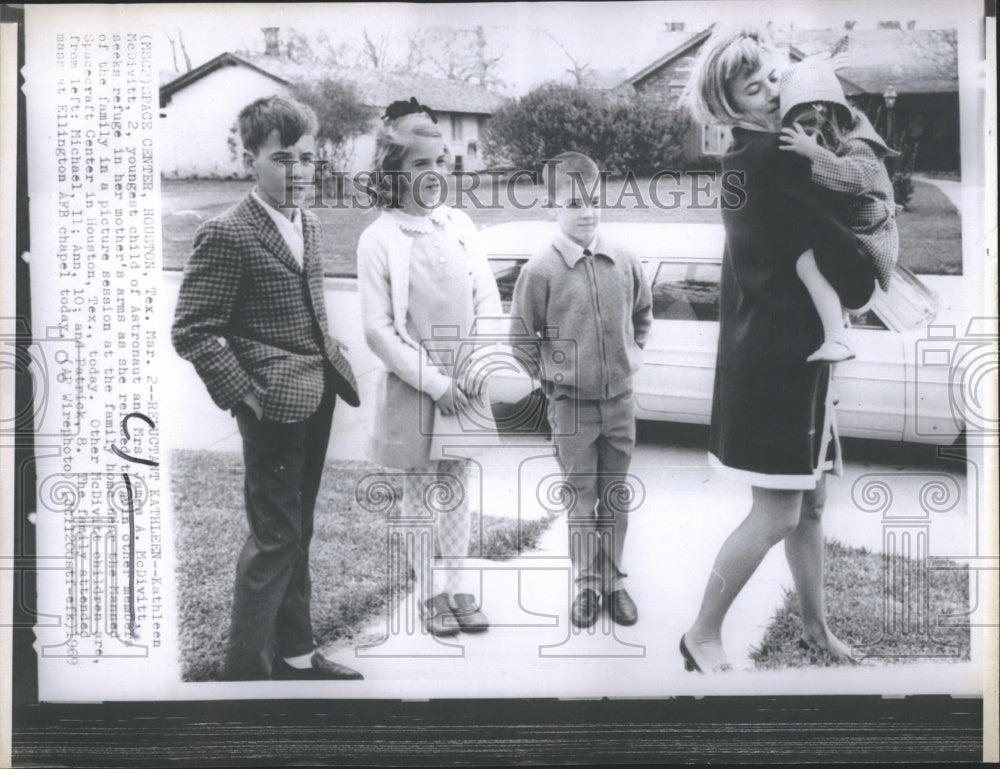 1969 Press Photo Pat McDivitt Daughters Kathleen Ann Sons Patrick Michael - Historic Images