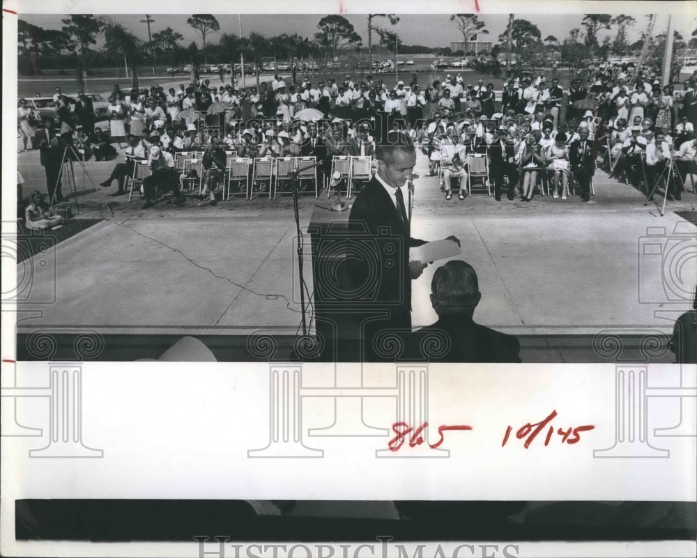 1967 Press Photo Astronaut James McDivitt St. Petersburg Honor Ed White - Historic Images