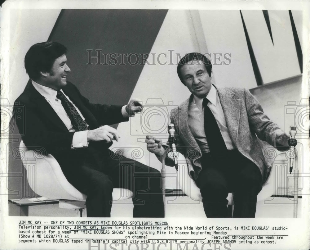 1974 Press Photo Jim McKay Co-Hosts with Mike Douglas on &quot;Mike Douglas Show&quot; - Historic Images