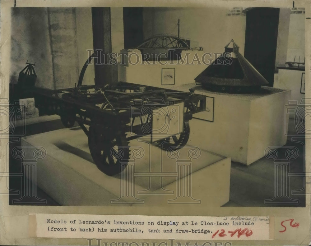 1977 Press Photo Leonardo Inventions On Display Le Clos-Luce Automobile Tank - Historic Images