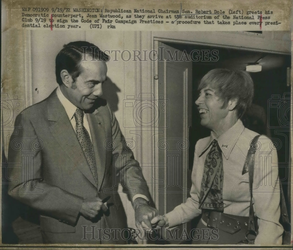 1972 Press Photo Senator Robert Dole Jean Westwood - Historic Images