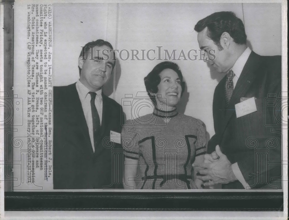 1971 Press Photo Senator Robert Dole Thomas Evans Mrs Tobin Armstrong - Historic Images