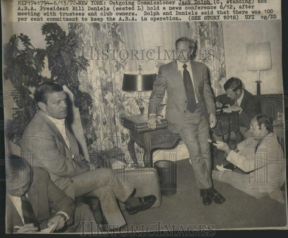 1972 Press Photo Pro Basketball Leaders Dolph and Daniels Meet in New York - Historic Images