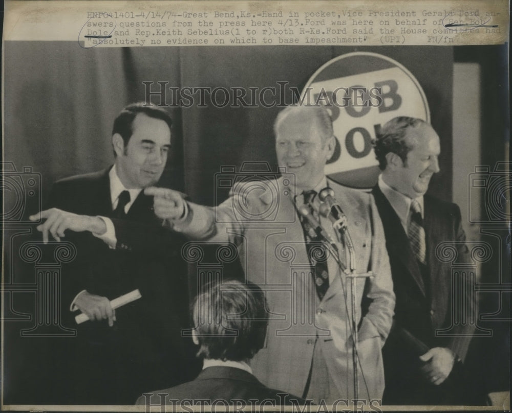 1974 Press Photo Vice President Gerald Ford Senator Bob Dole Rep Keith Sebelius - Historic Images