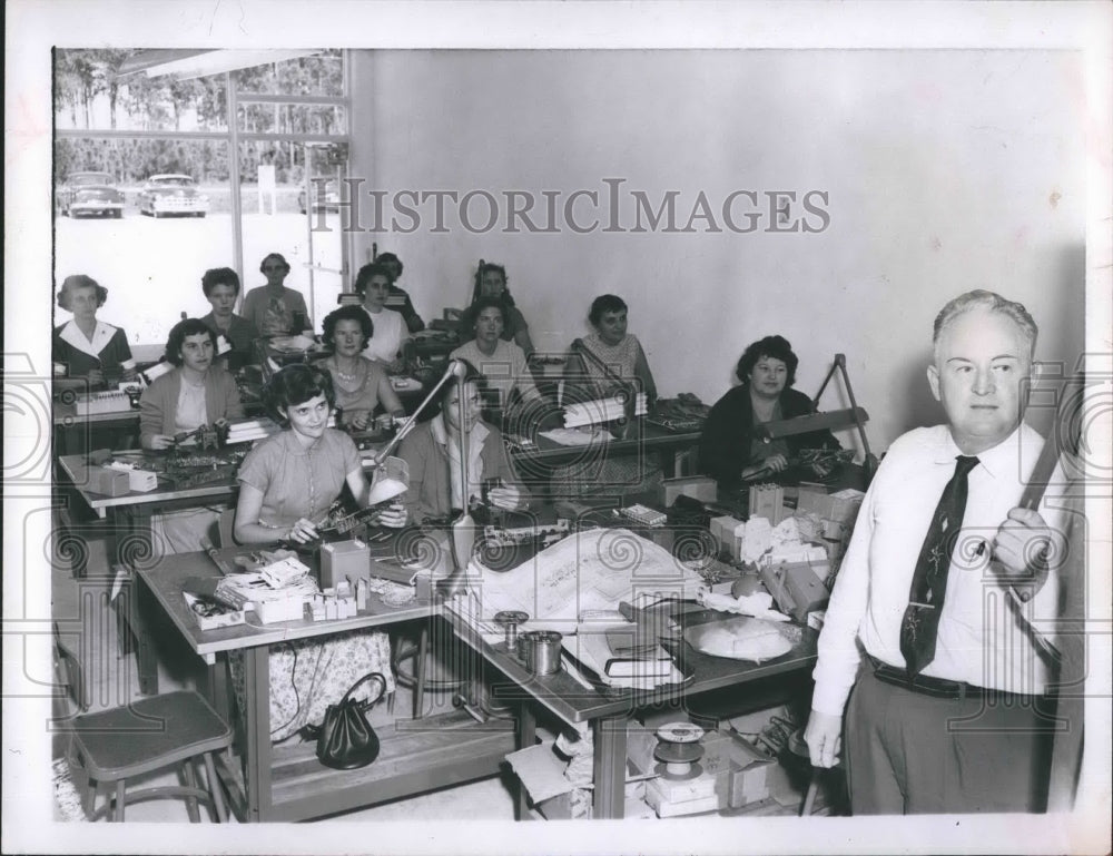 1957 Press Photo Arthur Litchfield - Historic Images