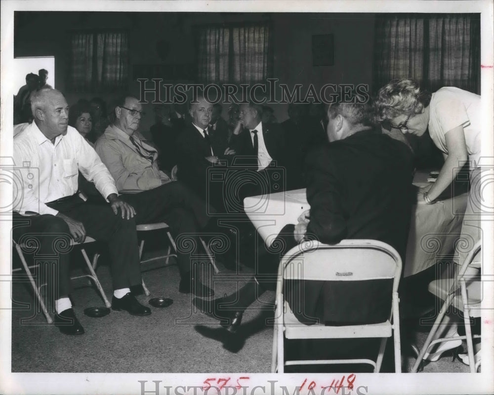 1966 Press Photo Meeting - Historic Images