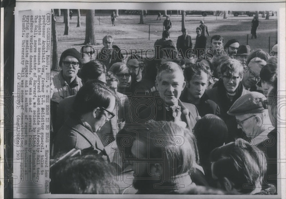 1969 Press Photo Archibald Cox Harvard Law School Professor - Historic Images