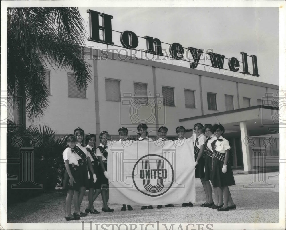 1969 Press Photo Girl Scout Troop 311 St Petersburg - Historic Images