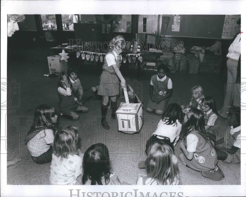 1982 Press Photo TJ Allen Girl Scout - Historic Images