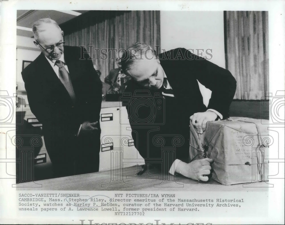 1977 Press Photo Stephen Riley Harley Holden - RSH17633 - Historic Images