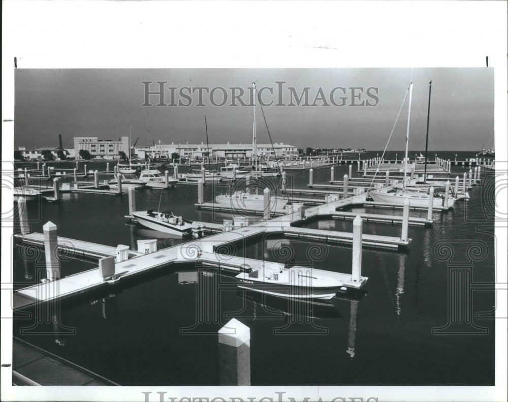 1988 Press Photo Harborage Marina Boat Slips - Historic Images