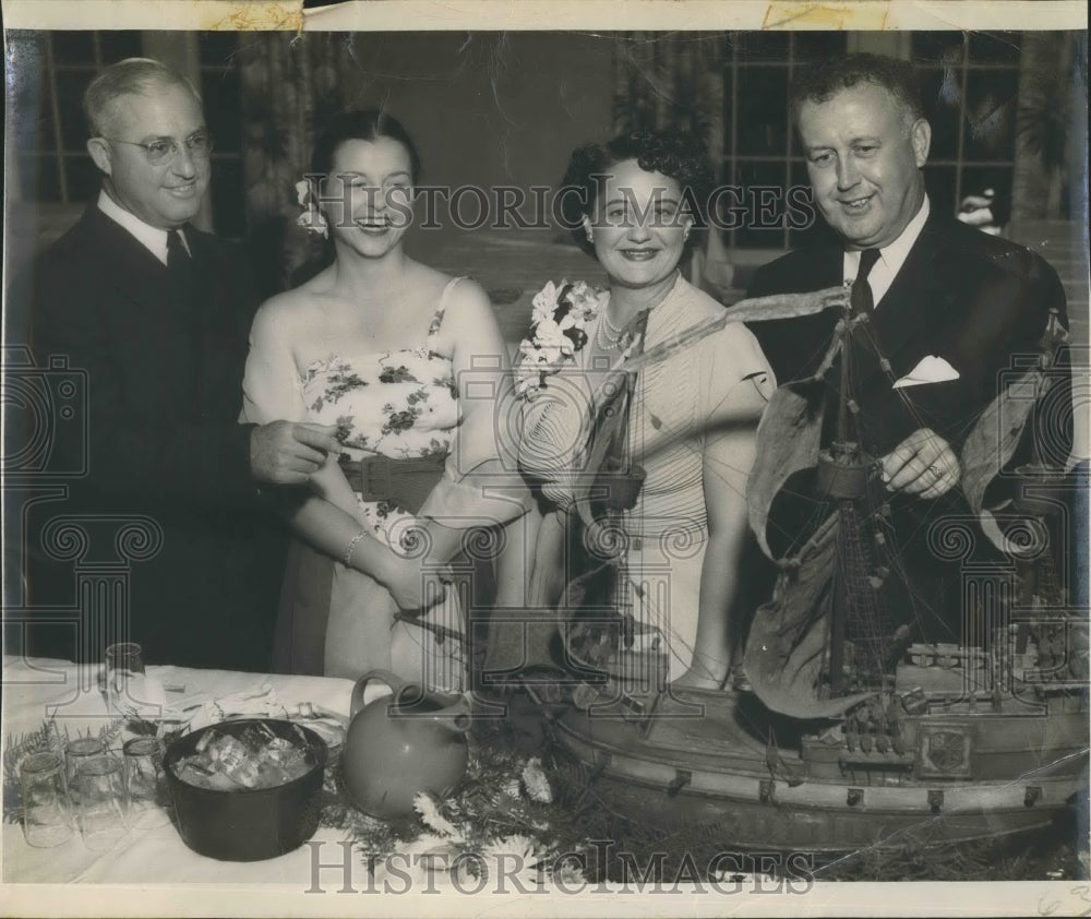 1949 Press Photo William Howell Yacht ClubGeorge McCleary Mrs Howell Mrs McClear - Historic Images