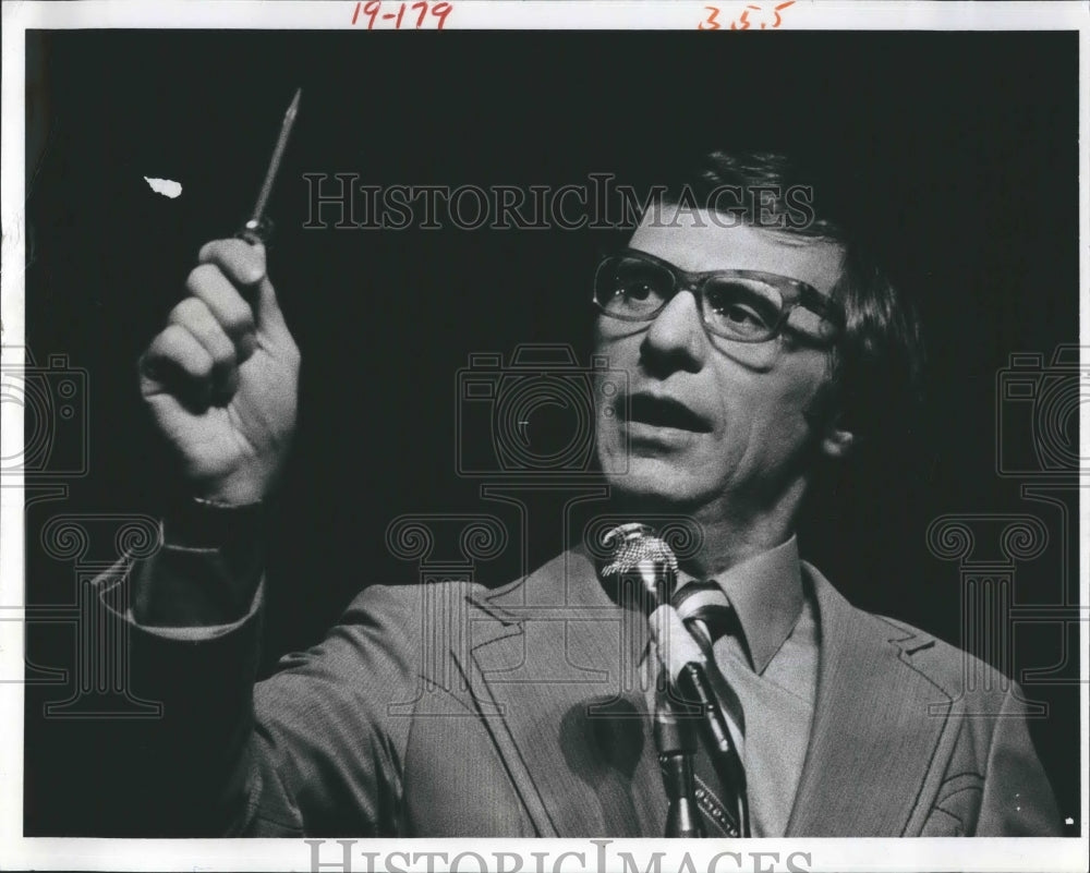 1982 Press Photo The Amazing Kreskin performs at Seminole High School - Historic Images