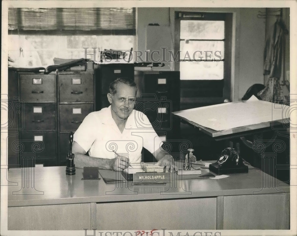 1960 Press Photo John Holsapple at work - RSH17779 - Historic Images